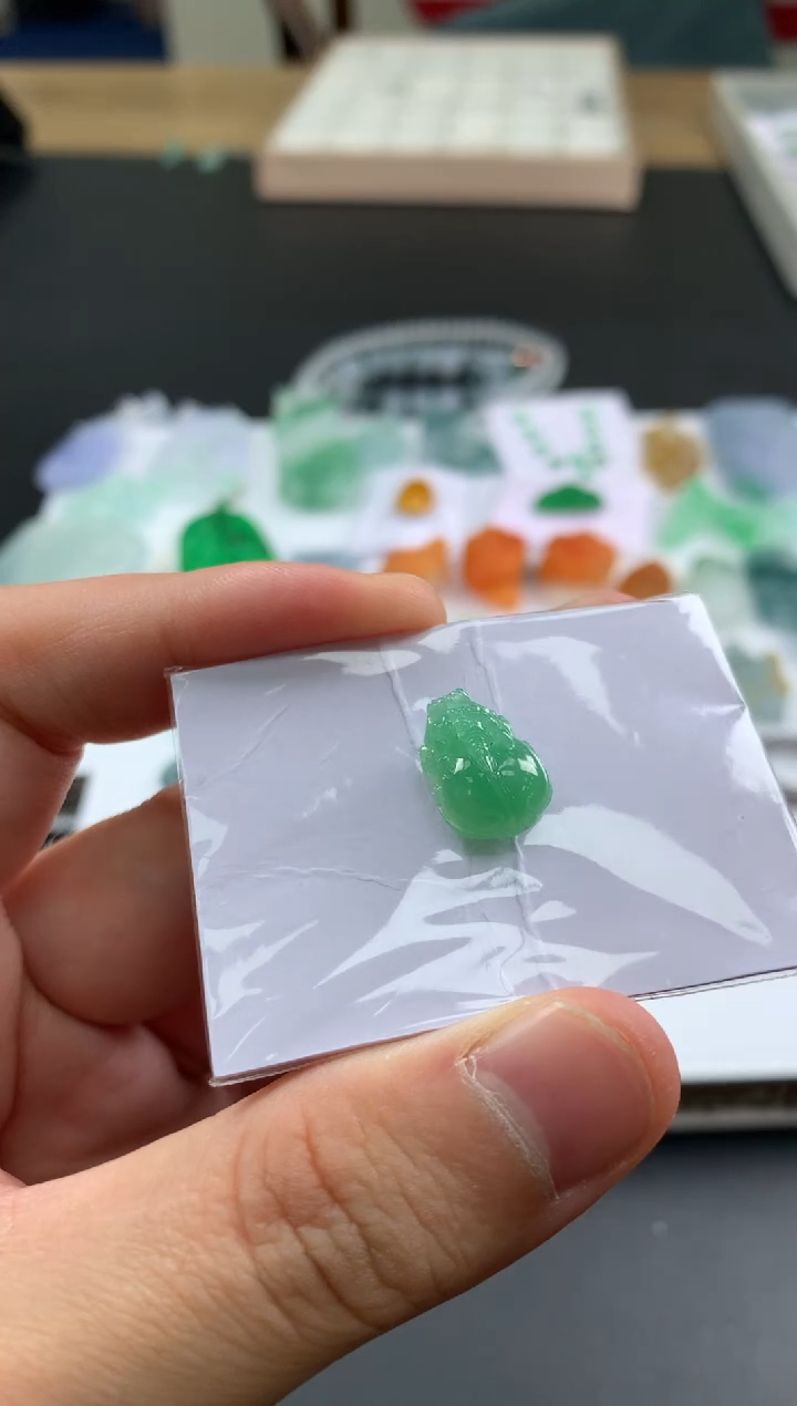 【闪购商品】定制翡翠未镶嵌翡翠