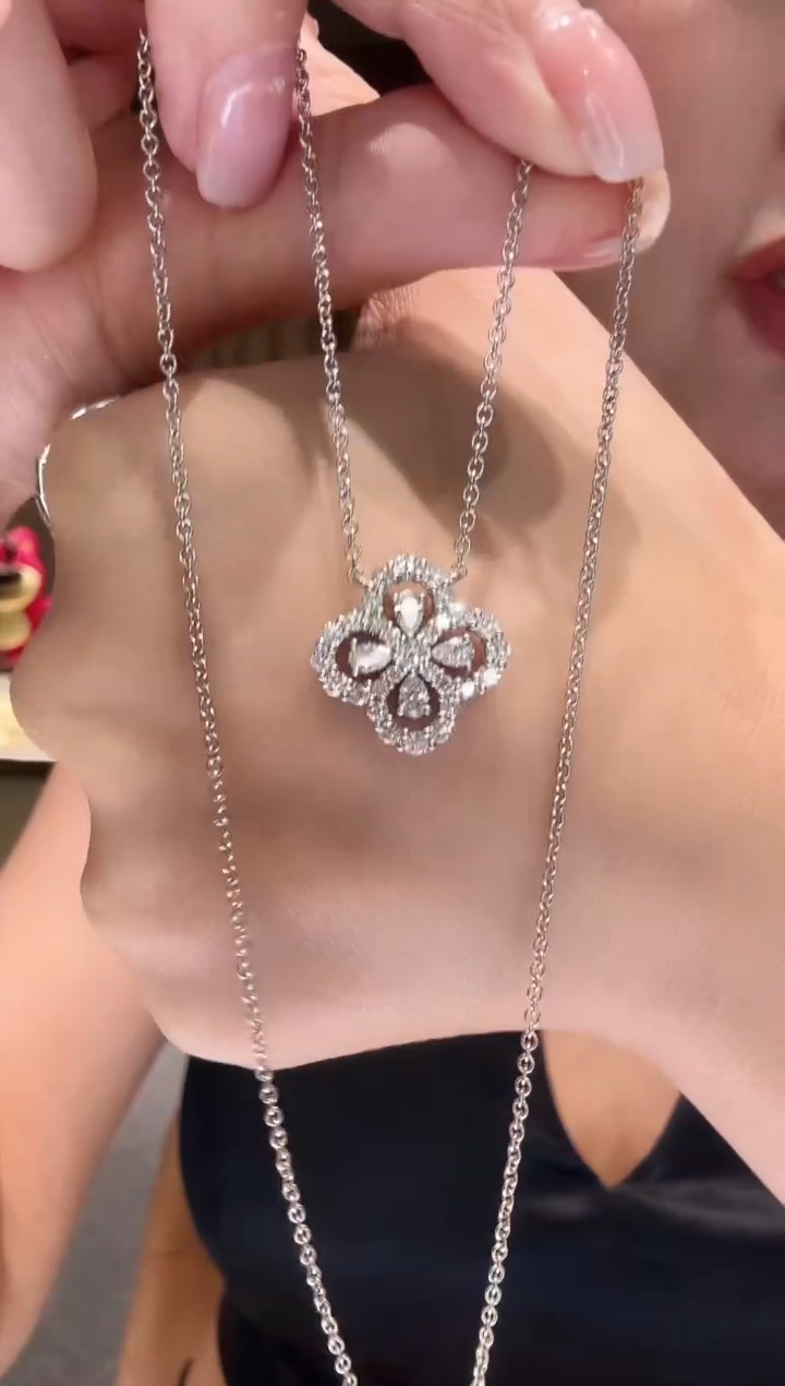 项链18K金镶嵌钻石四叶草