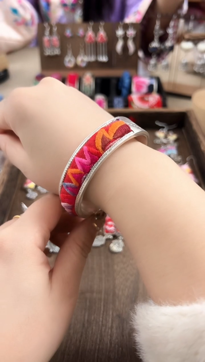 【闪购商品】织绣民族风老绣饰品597