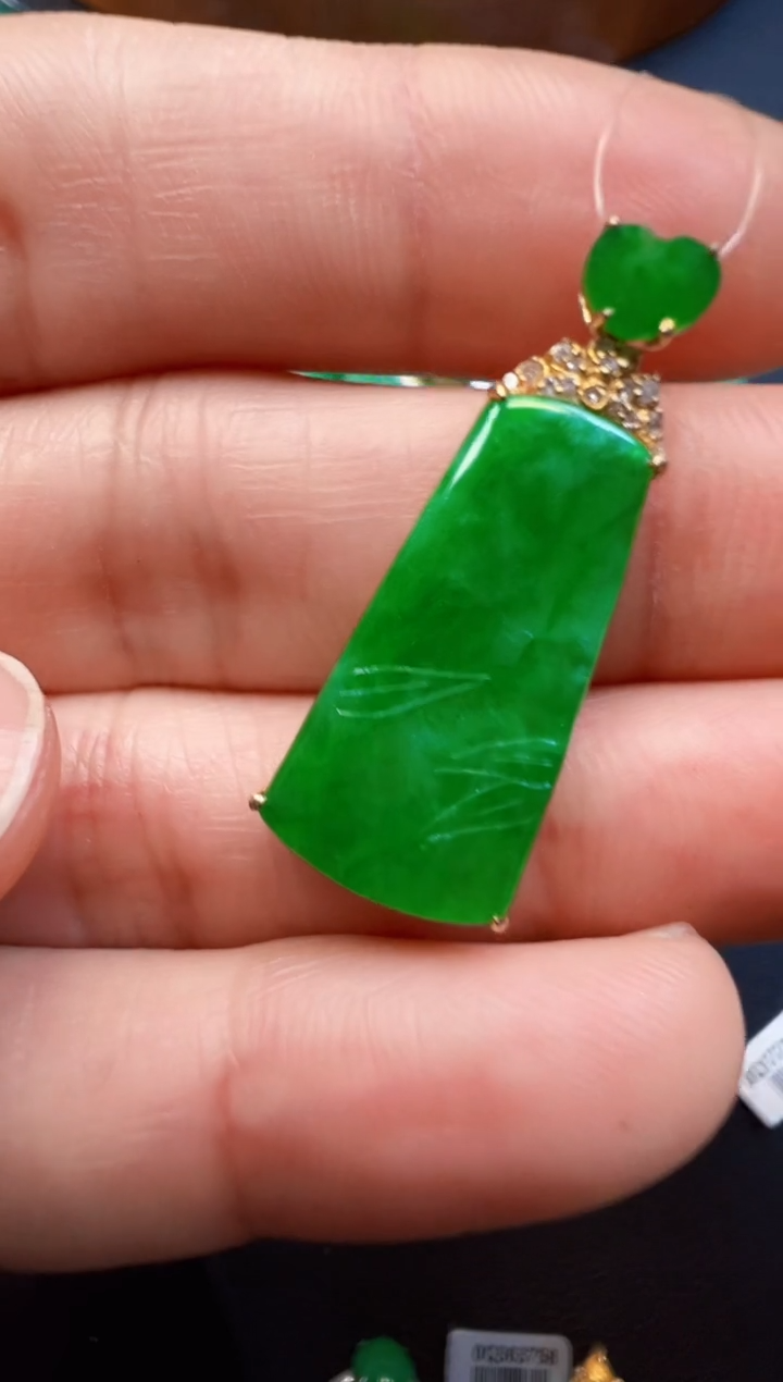 【闪购商品】翡翠吊坠(不含链)18K金镶嵌2980