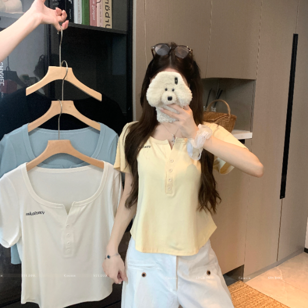 【优芭拉】微胖夏装设计感欧若风简约百搭刺绣字母半开领短袖T恤女