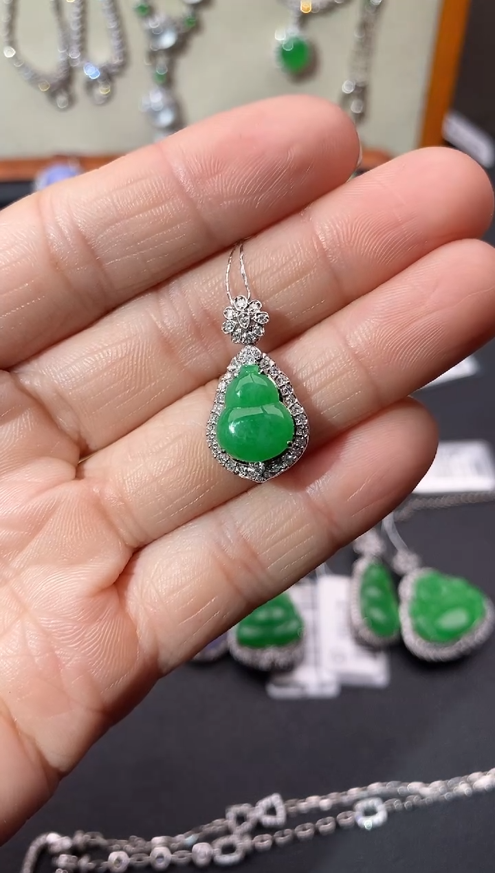 【闪购商品】翡翠吊坠(不含链)18K金镶嵌吊坠