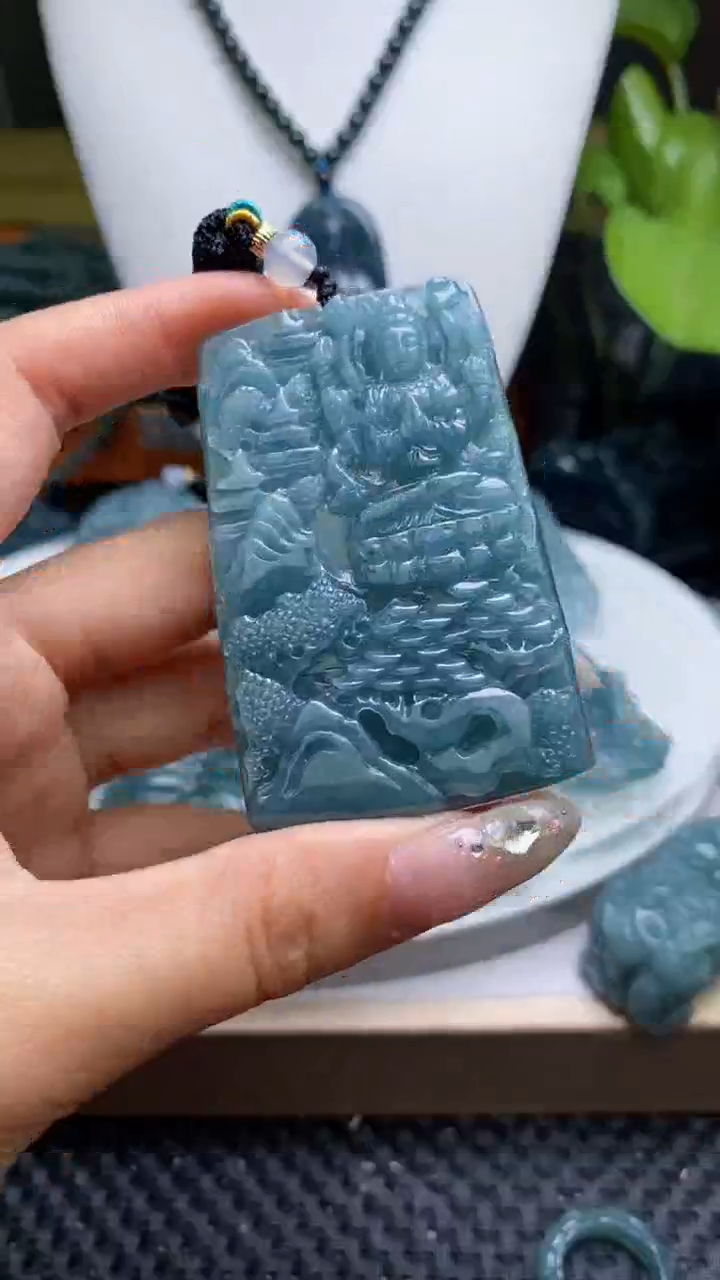 翡翠未镶嵌颈饰