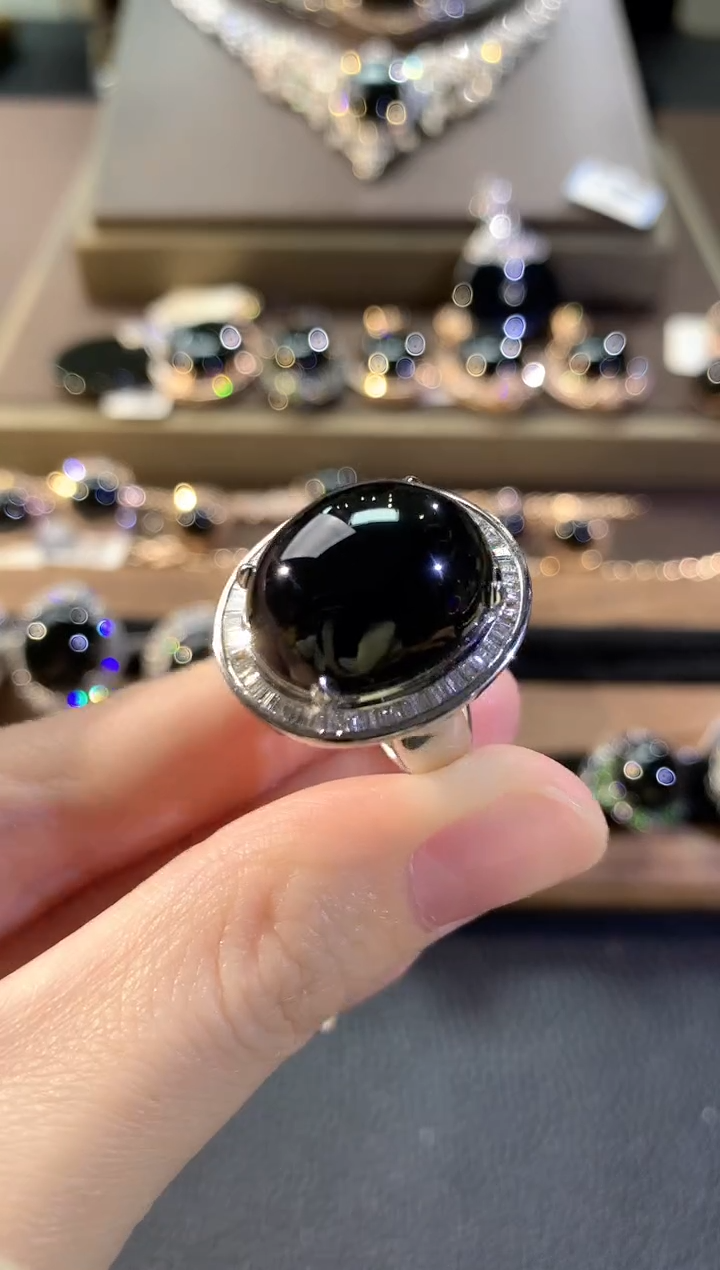 18K金镶嵌戒指翡翠冬日珠宝Q86