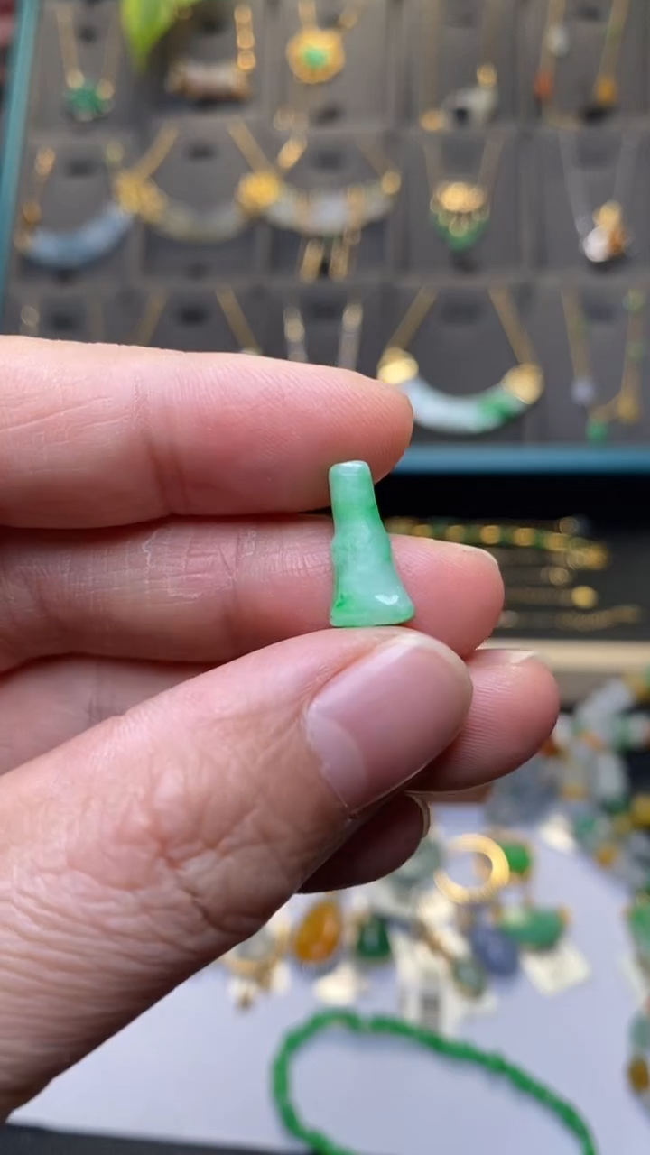 颈饰未镶嵌翡翠38053