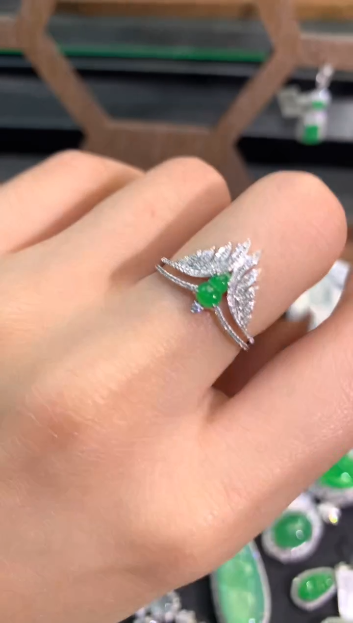 【闪购商品】翡翠吊坠(不含链)18K金镶嵌戒指