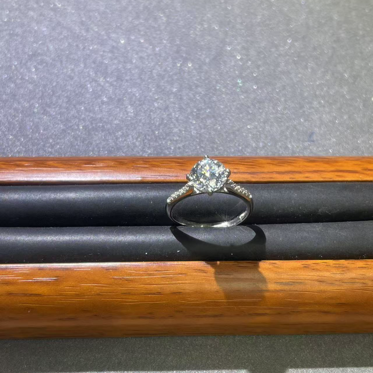 s7014白托微镶四爪戒指多样发