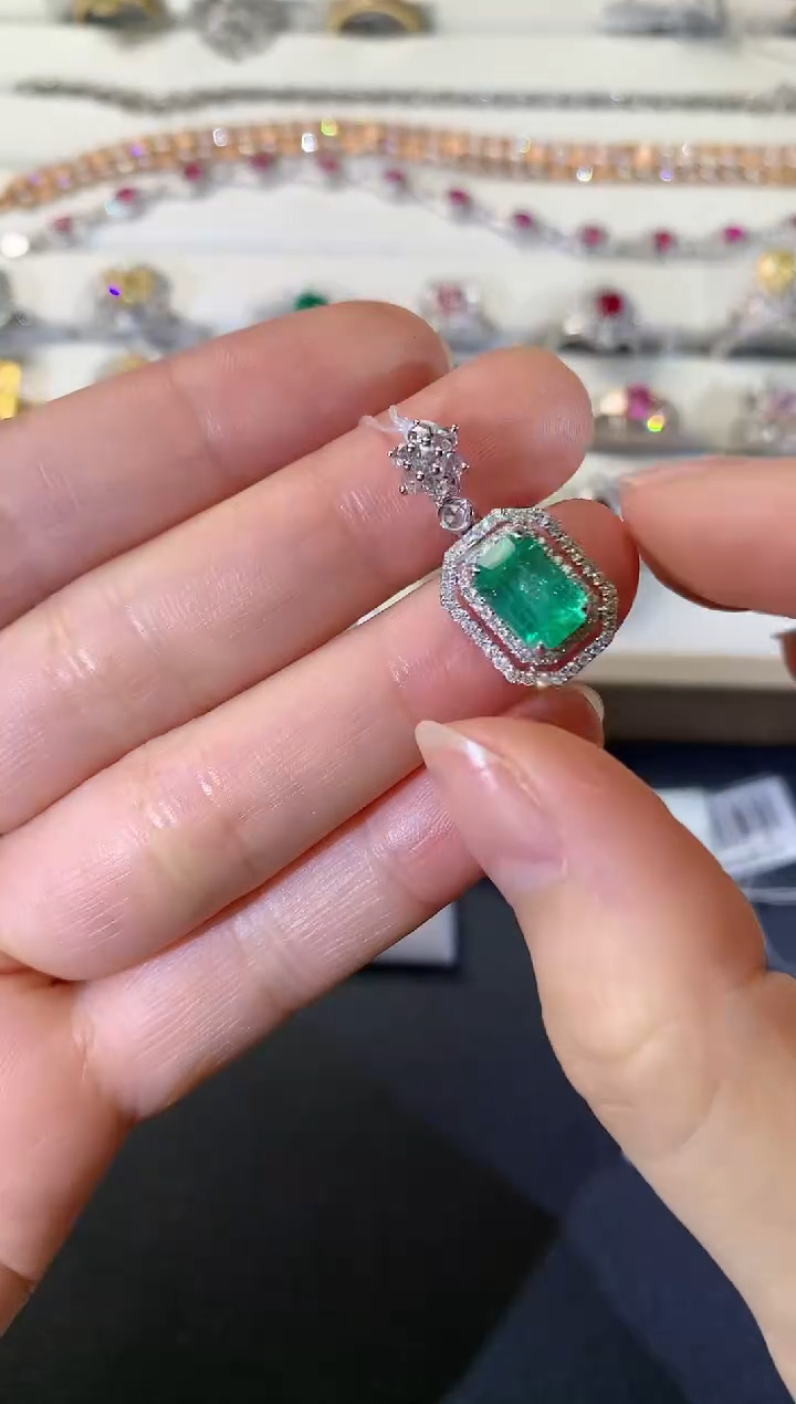 【闪购商品】祖母绿吊坠18K金镶嵌R540|9800