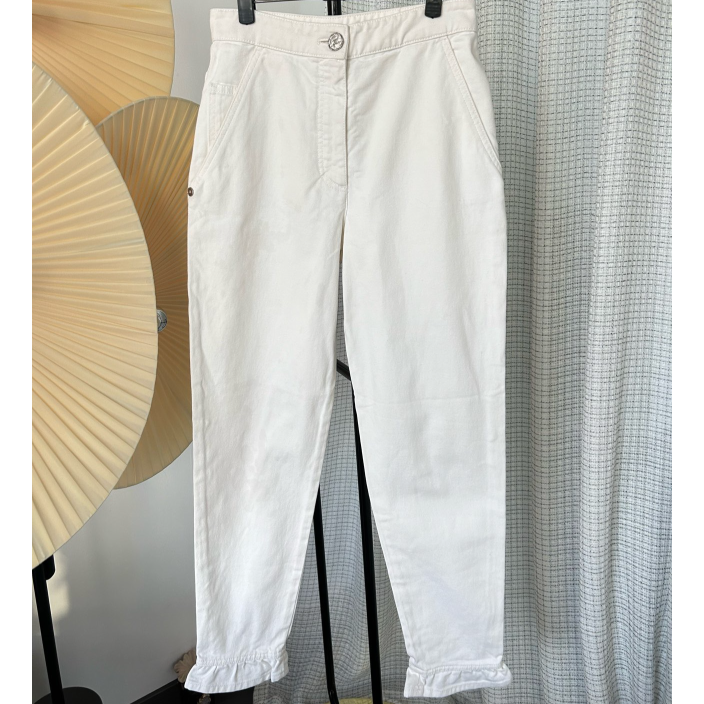 99新 Chanel/香奈儿 Chanel香奈儿白色萝卜牛仔裤34码 