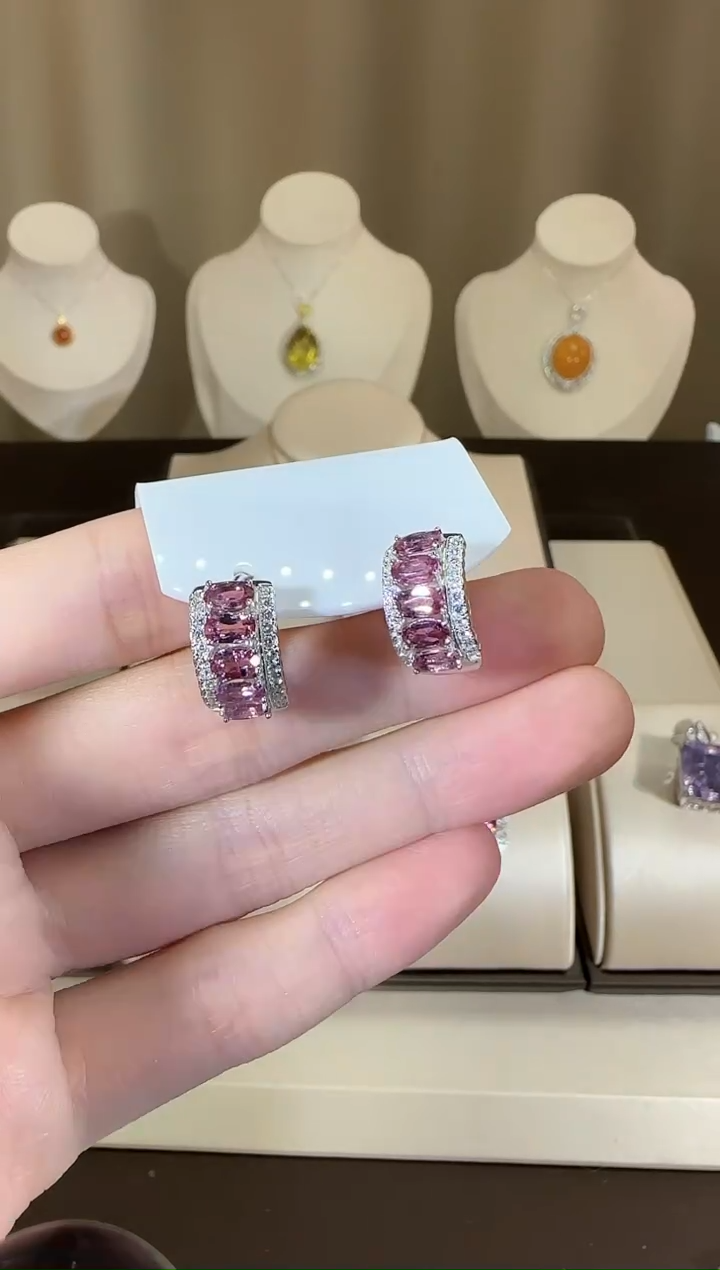 【闪购商品】石榴石耳饰银S925镶嵌耳扣8mm