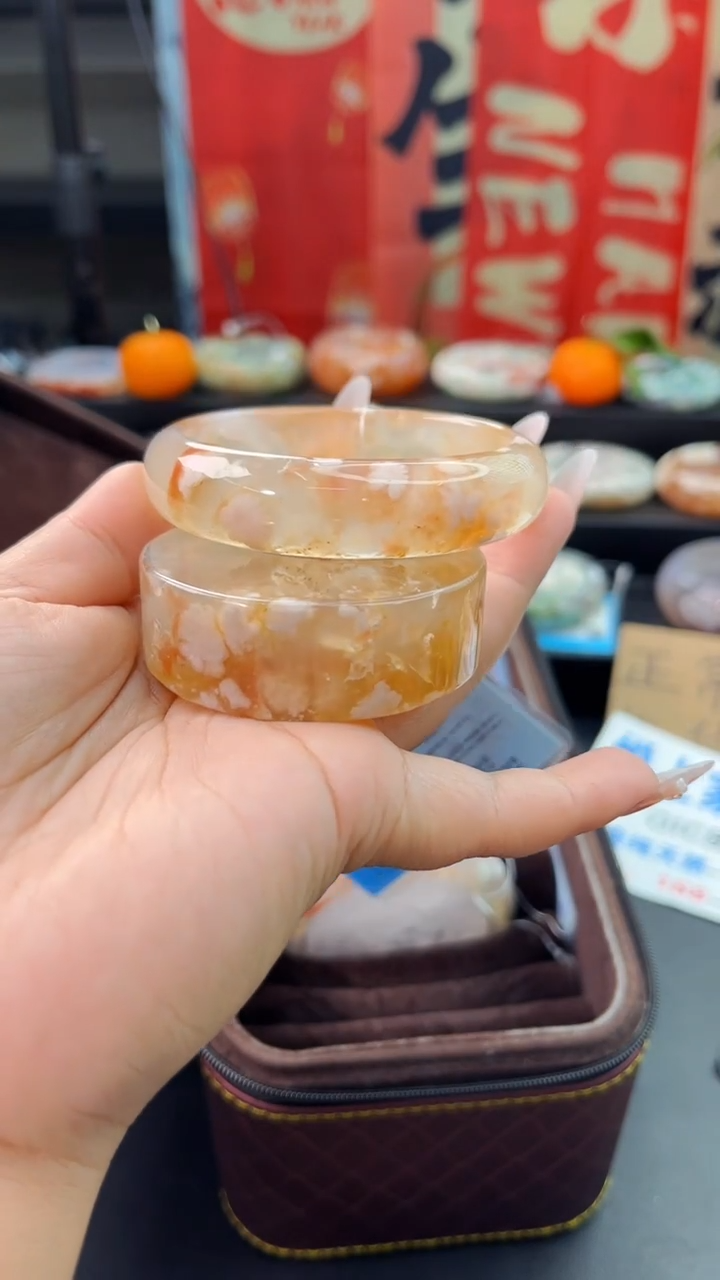 【闪购商品】石英质玉手镯未镶嵌赠送镯心（57圈口
