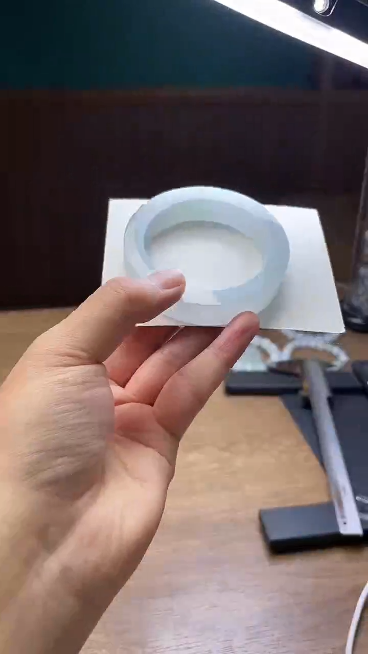 未镶嵌手镯定制翡翠摩**庄定制