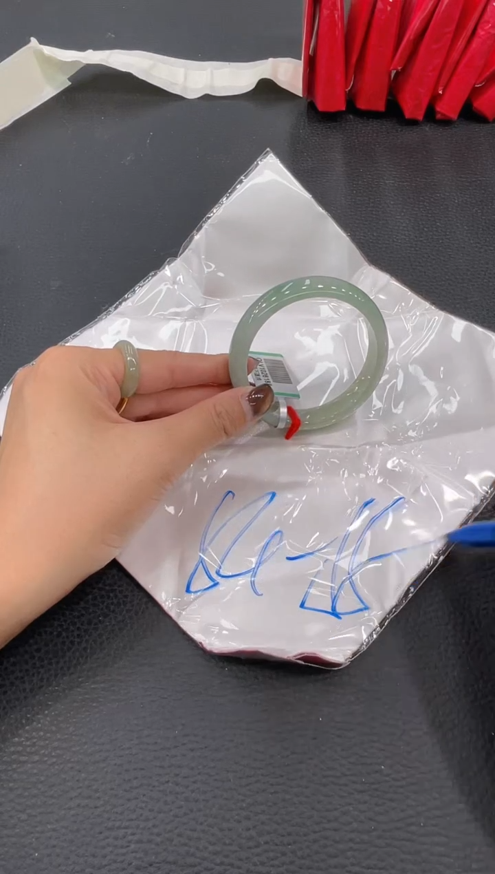 【闪购商品】翡翠手镯未镶嵌手镯