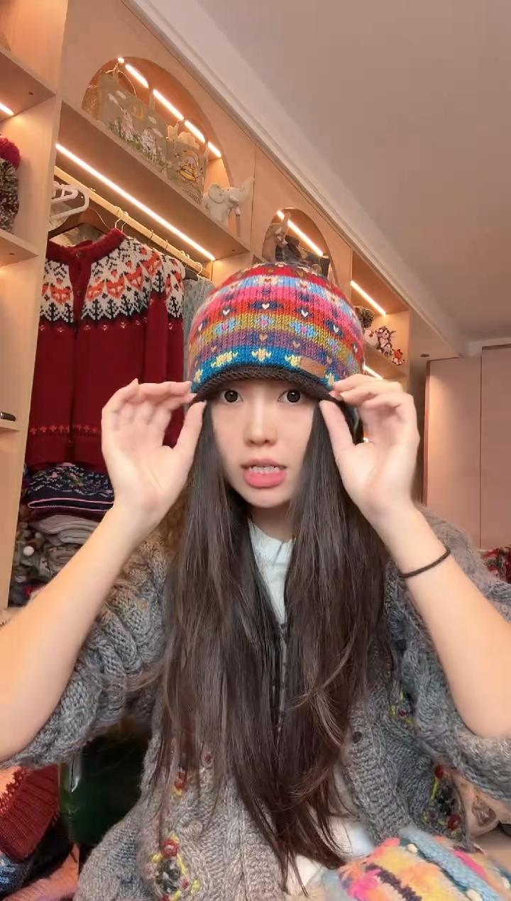 羊毛卷边帽            
