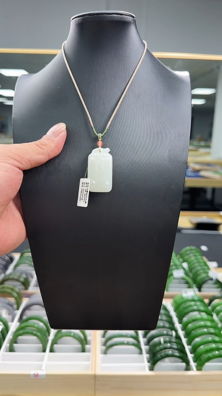 吊坠(赠链)未镶嵌和田玉羊脂白玉雕刻竹方牌22*40*10
