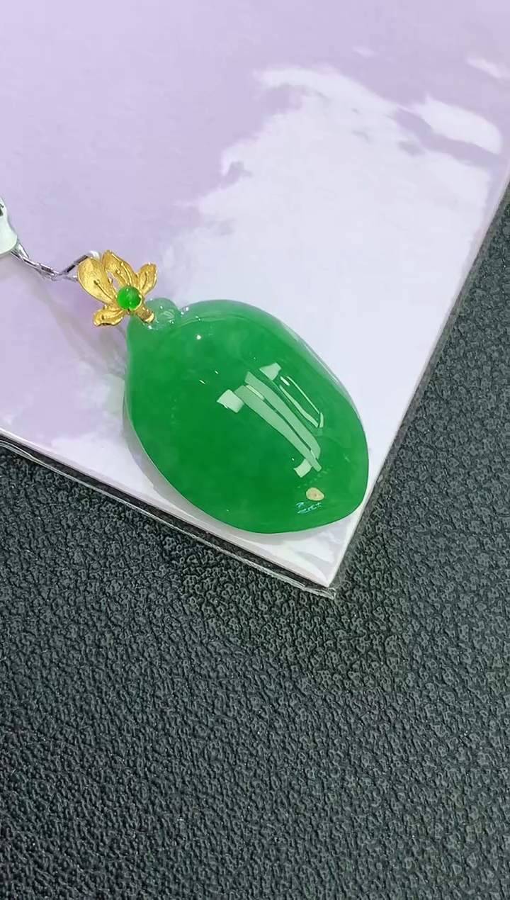 颈饰18K金镶嵌翡翠赠礼盒 麦麦