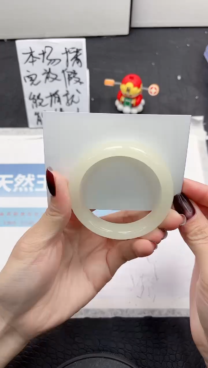 【闪购商品】石英质玉手镯未镶嵌L330-51.8