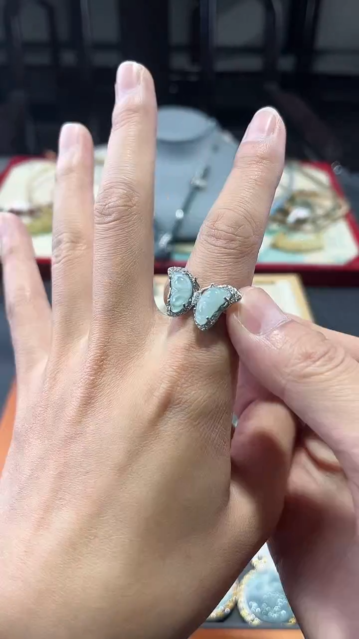 颈饰未镶嵌翡翠翡翠蝴蝶戒指