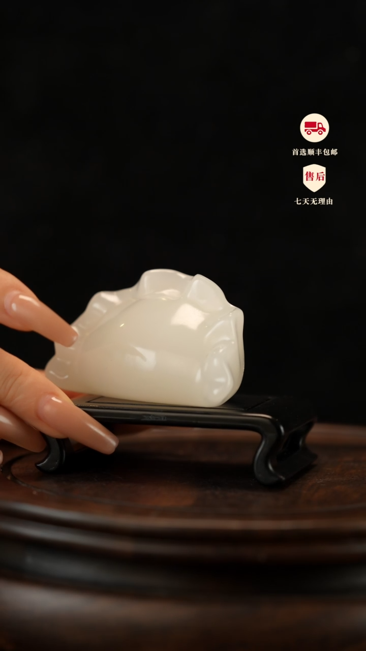 云南石荔枝白雕刻：状元饺子摆件手把件茶宠