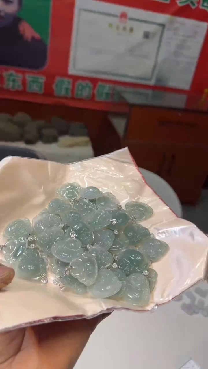 吊坠(不含链)未镶嵌翡翠佛公吊坠随机发一