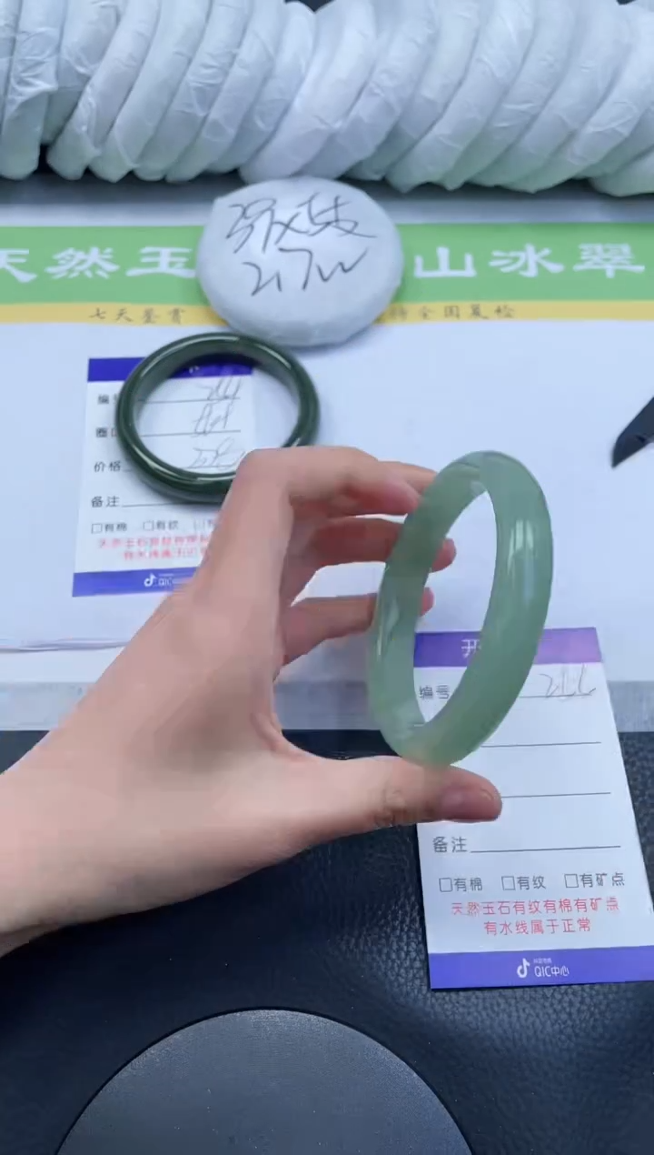 【闪购商品】石英质玉手镯未镶嵌A255-62+