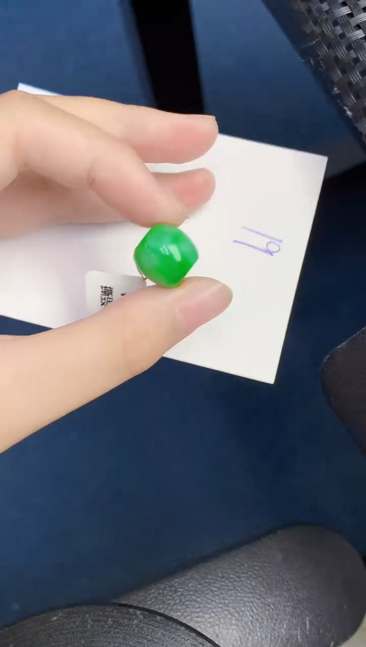 翡翠未镶嵌颈饰000000000