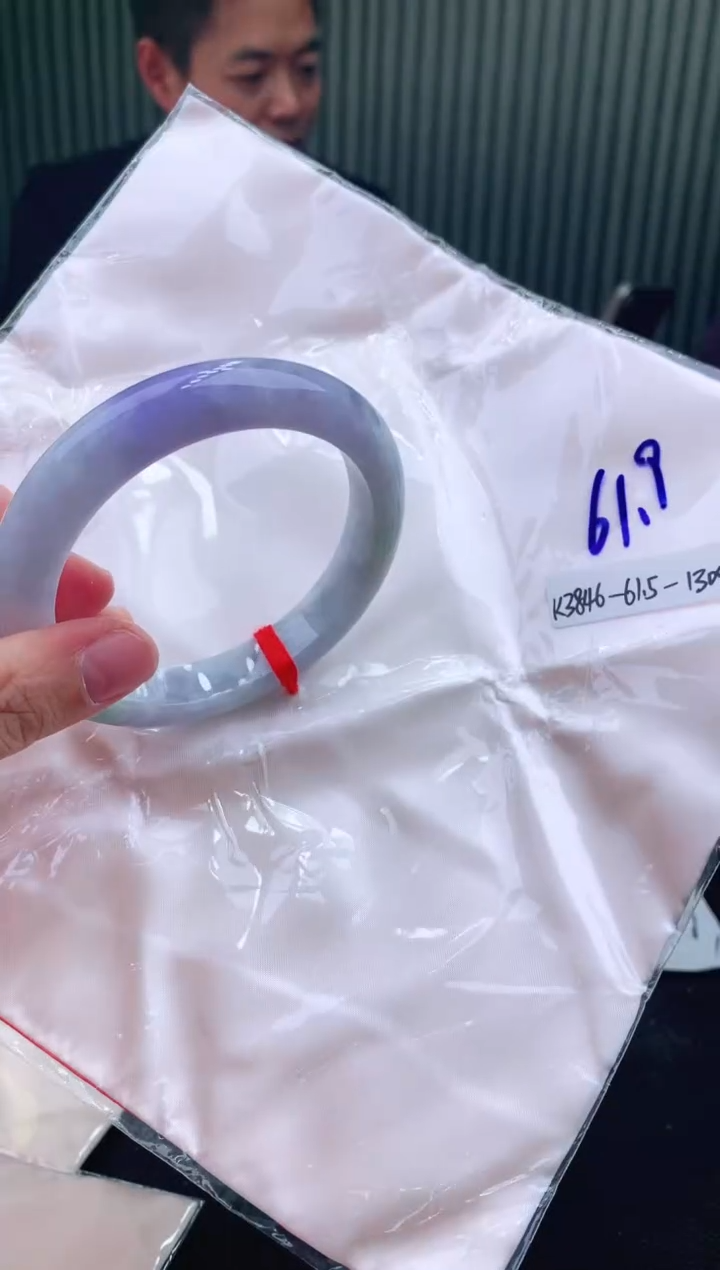 未镶嵌手镯翡翠61+