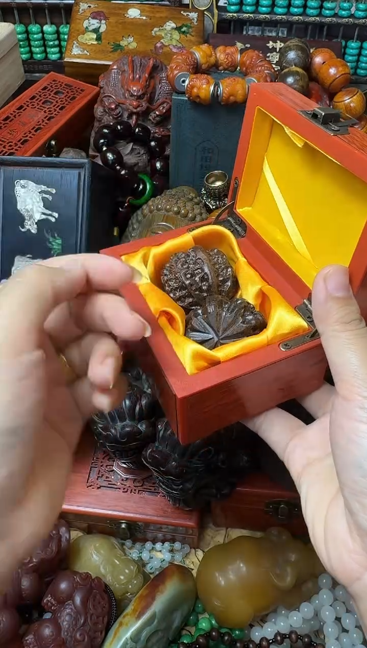 木礼盒+核桃一对
