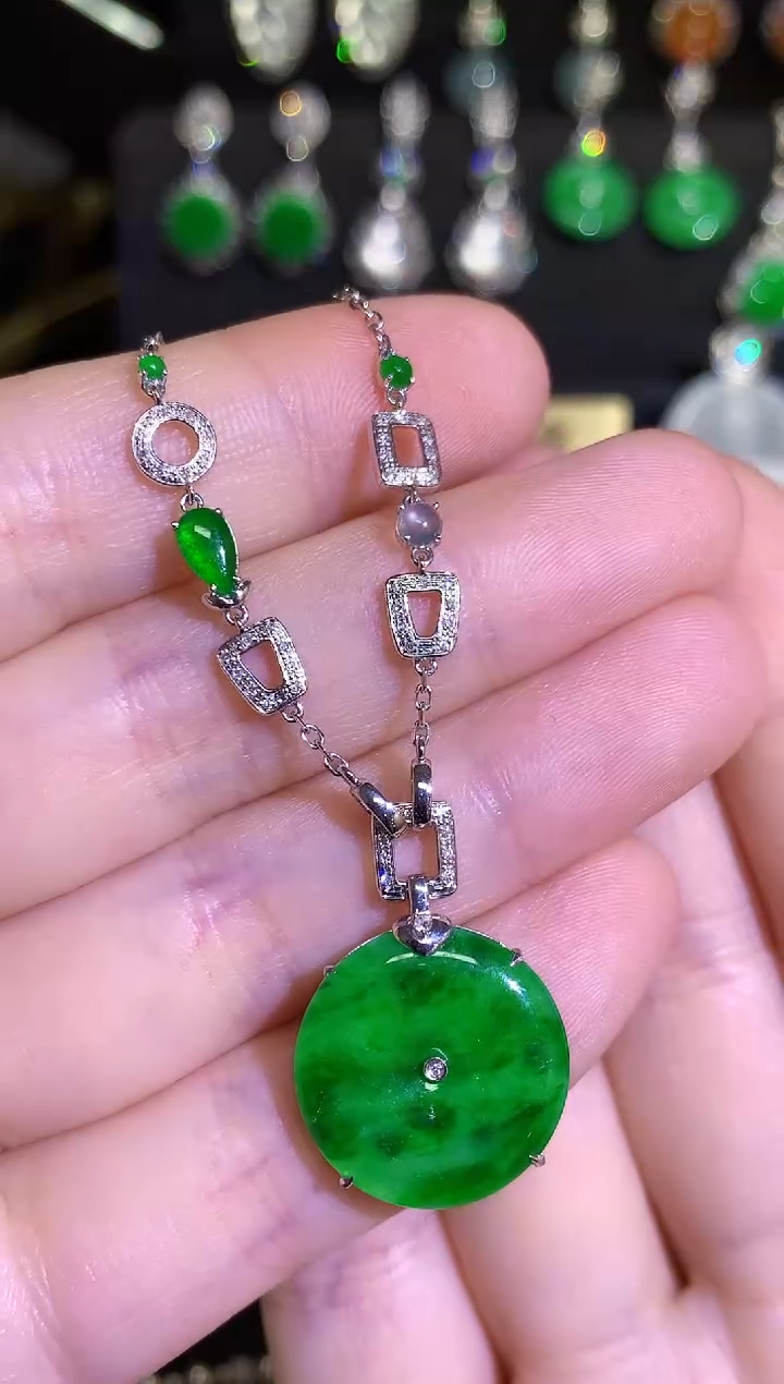 【闪购商品】翡翠颈饰18K金镶嵌高冰浓阳满绿平安扣套链 