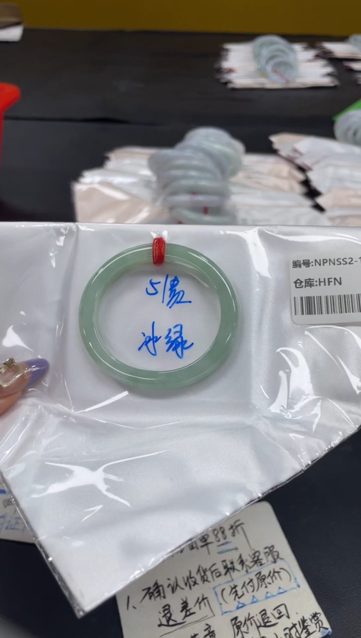 未镶嵌手镯翡翠?****h翡翠手镯