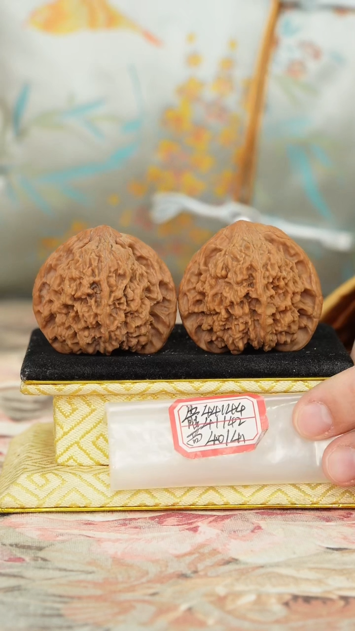 【闪购商品】文玩核桃把件满天星