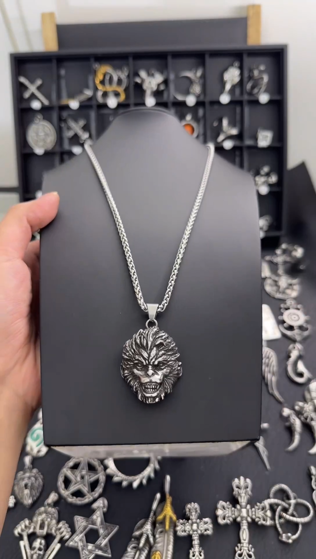 无不锈钢猴头吊坠搭配龙骨项链60CM长度