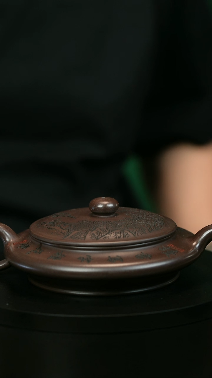 茶壶紫砂当*H1956李传荣紫泥刻绘虚扁
