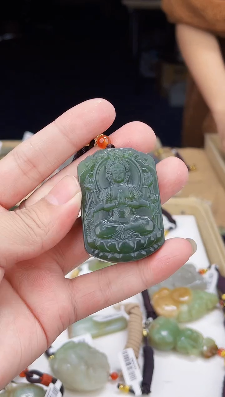 颈饰未镶嵌和田玉1