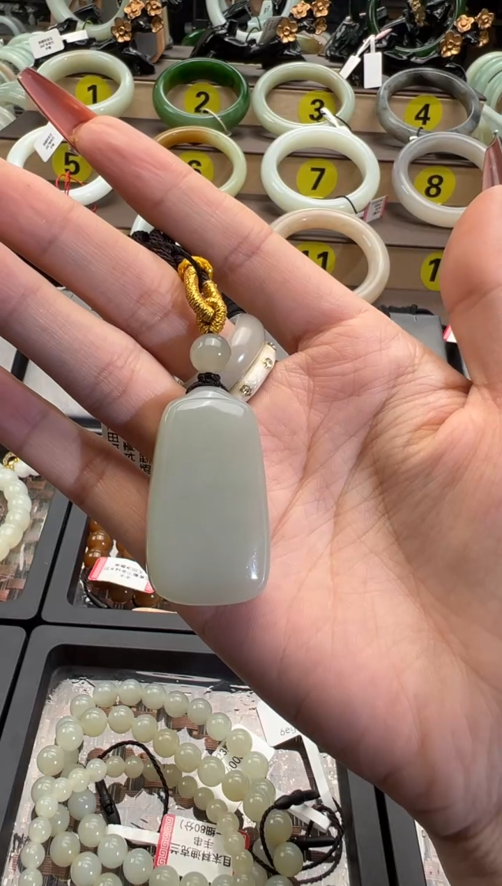 【闪购商品】和田玉吊坠(赠链)未镶嵌且末料青白玉无事牌