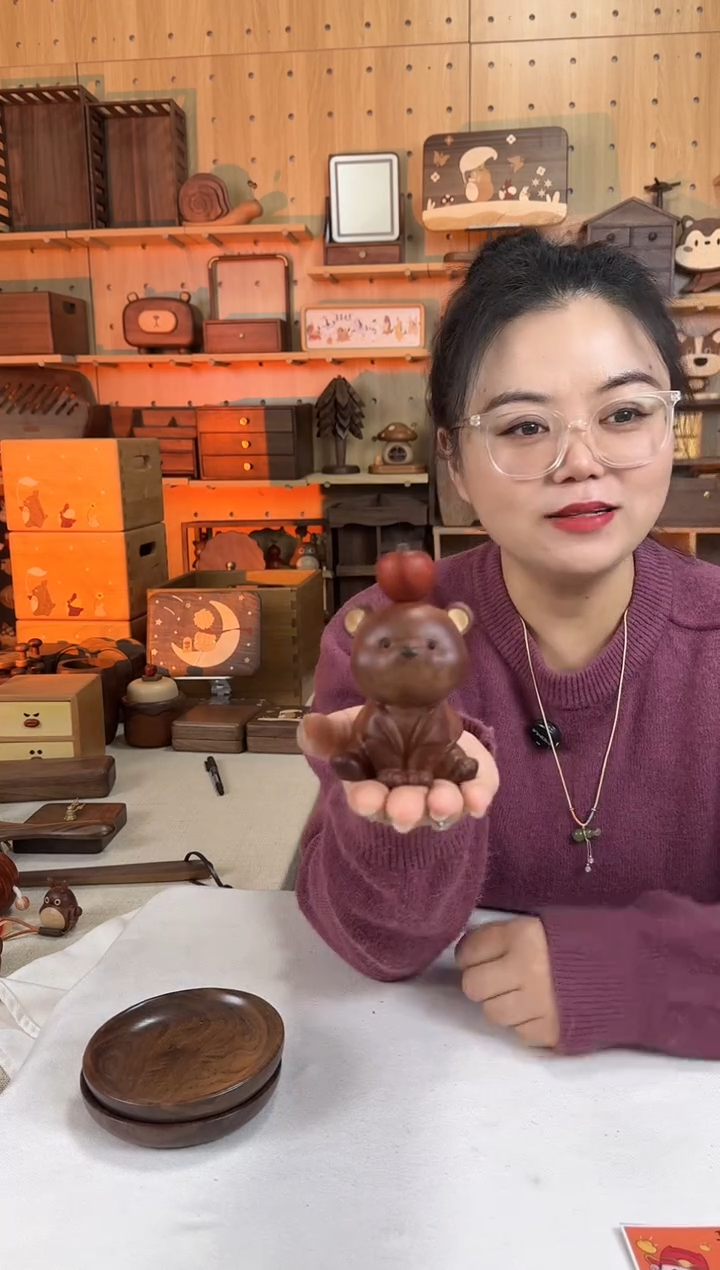 木乌檀木实木大号熊顶苹果摆件