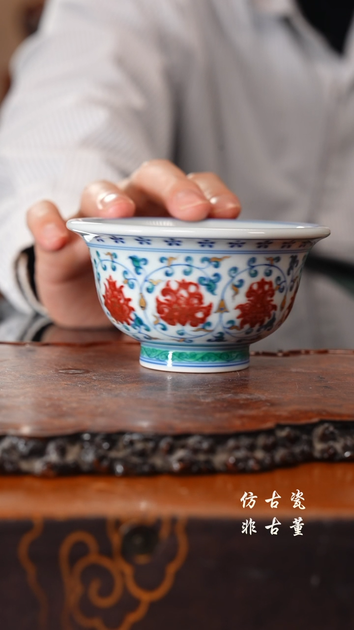 杯手工瓷器，每个不同斗彩