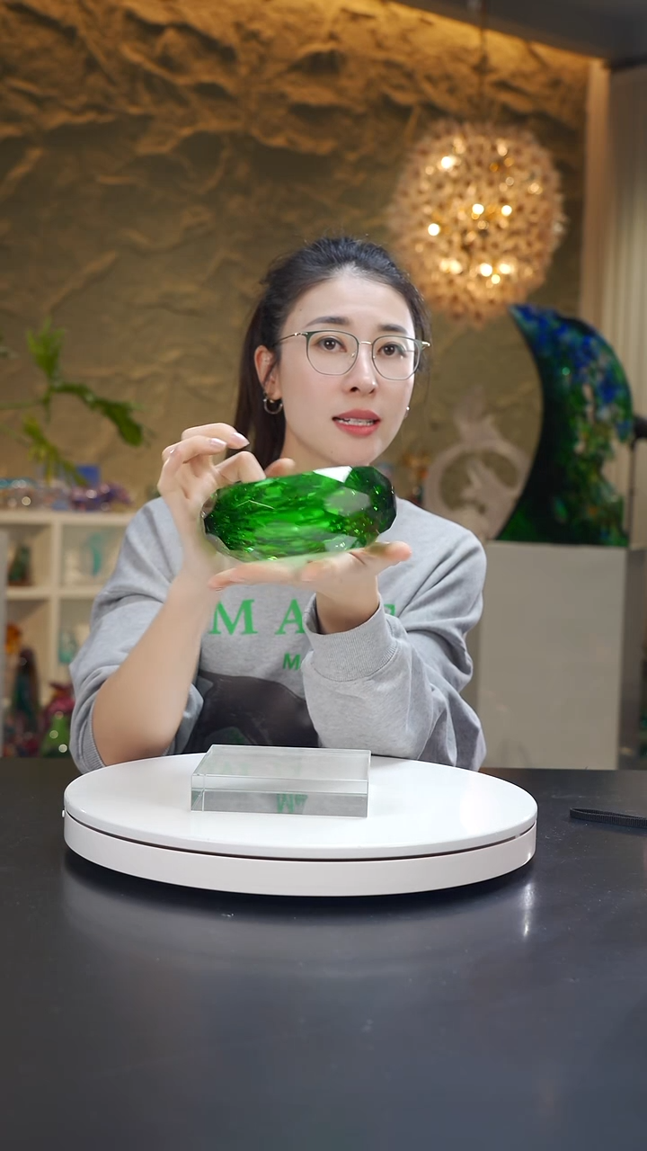 手工艺品琉璃祖母绿切面烟灰缸