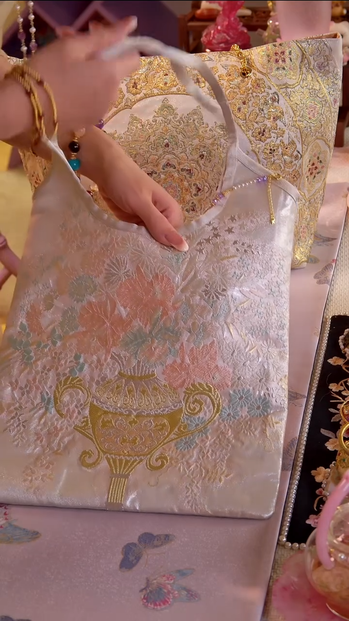 非遗西阵织 如图所示