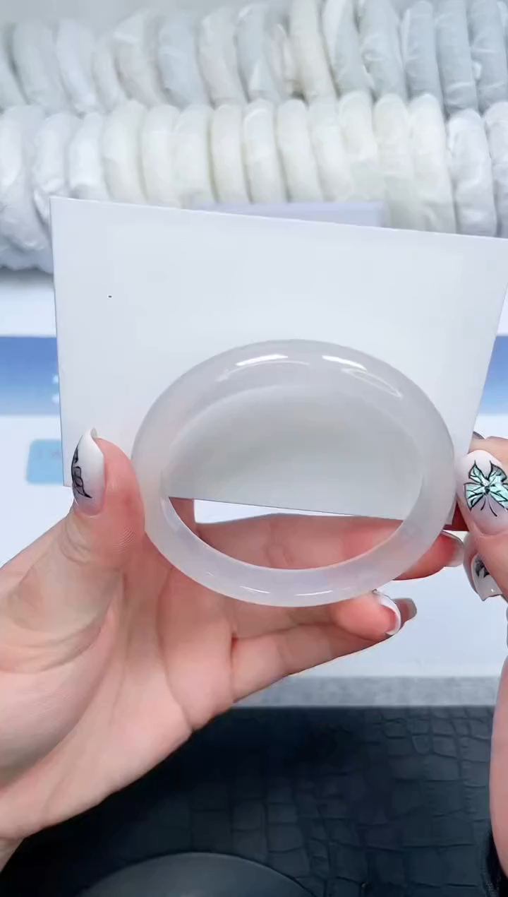 【闪购商品】石英质玉手镯未镶嵌187-58