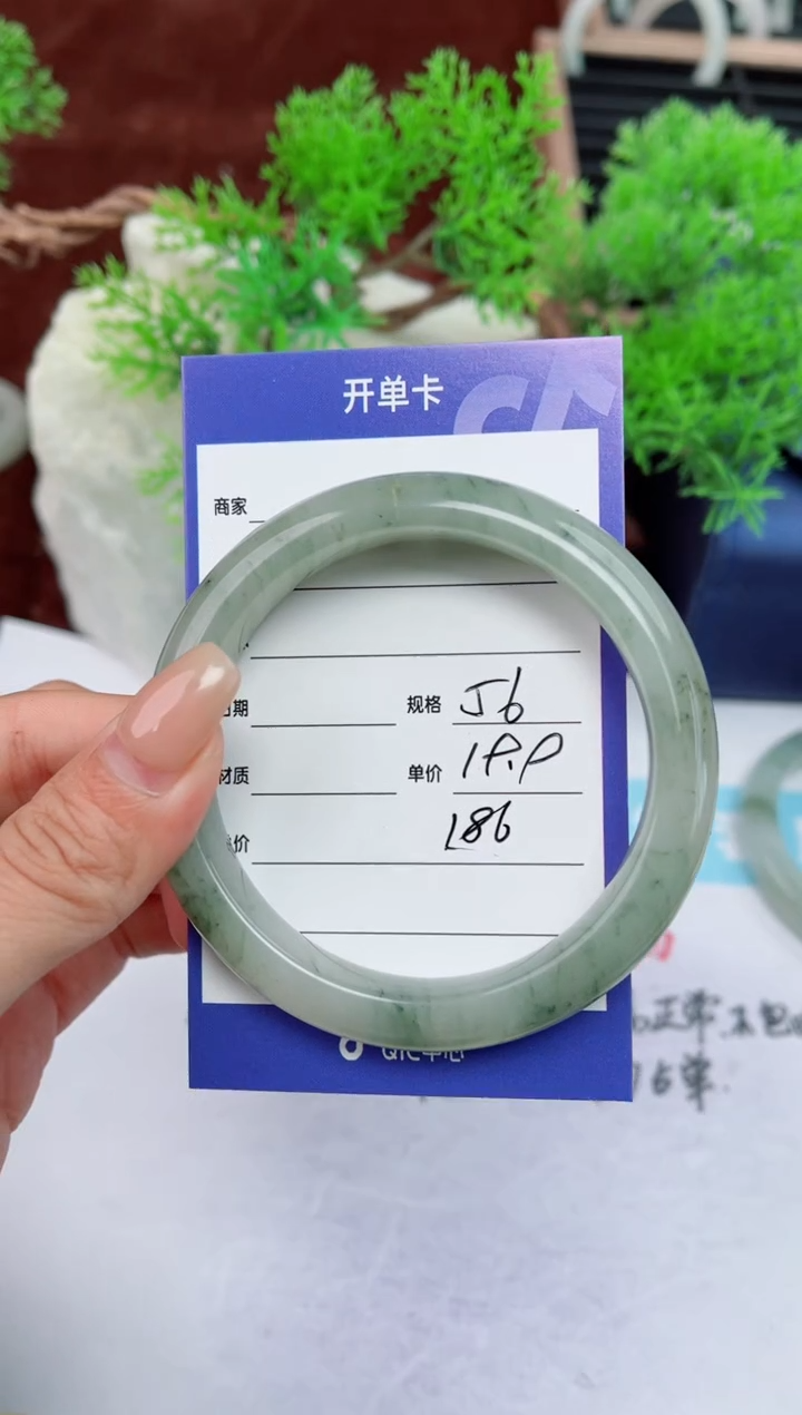 【闪购商品】石英质玉手镯未镶嵌186