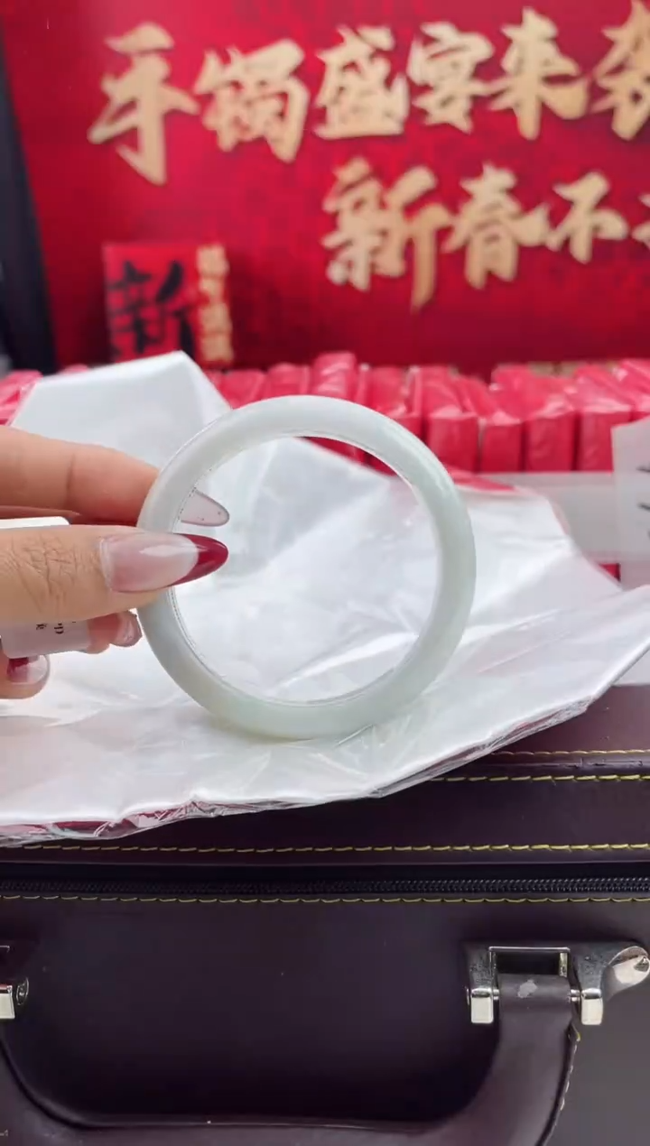 【闪购商品】翡翠手镯未镶嵌9翡翠手镯（微瑕）