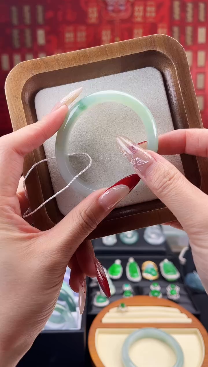 【闪购商品】翡翠手镯未镶嵌手镯