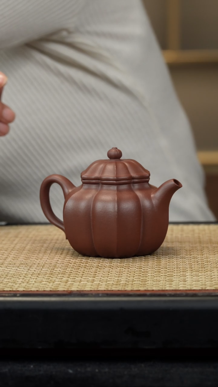 【闪购商品】紫砂茶壶底槽清筋纹莲子140c
