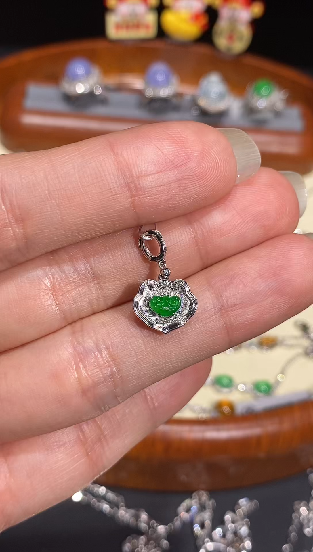 【闪购商品】翡翠颈饰18K金镶嵌吊坠