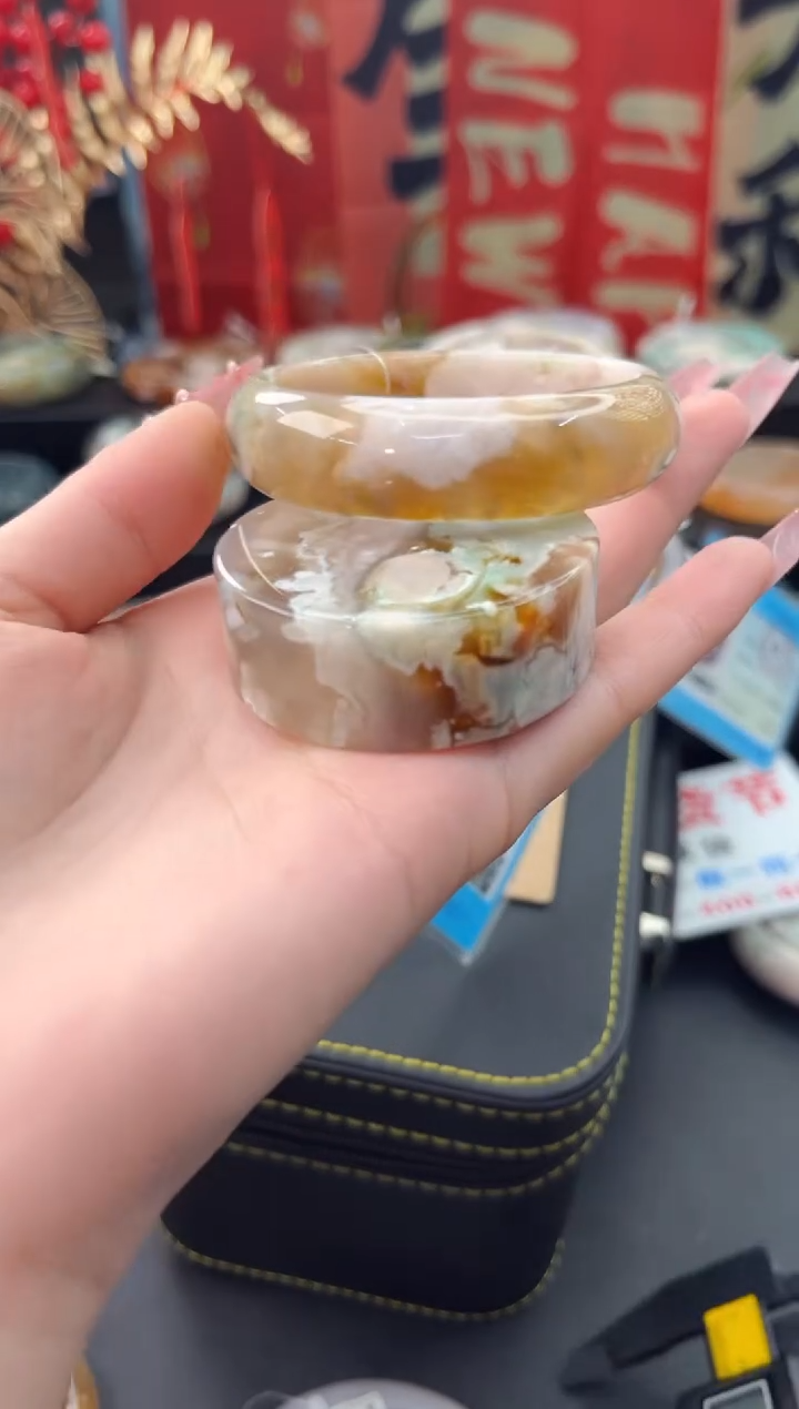 【闪购商品】石英质玉手镯未镶嵌赠送镯心（61圈口）