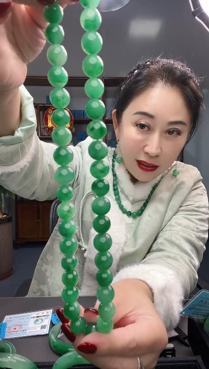 【闪购商品】石英质玉手镯未镶嵌非洲翠