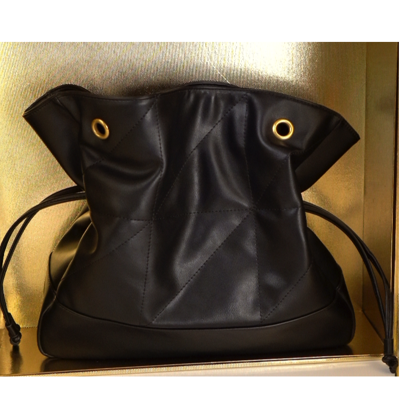 49（全新未拆封）轻奢时尚高级经典潮流百搭单肩斜跨女士包包