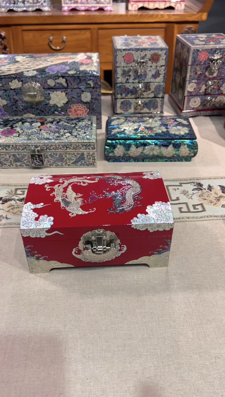 【闪购商品】鱼锁绒布底·弘贝雅螺钿漆器文化馆 