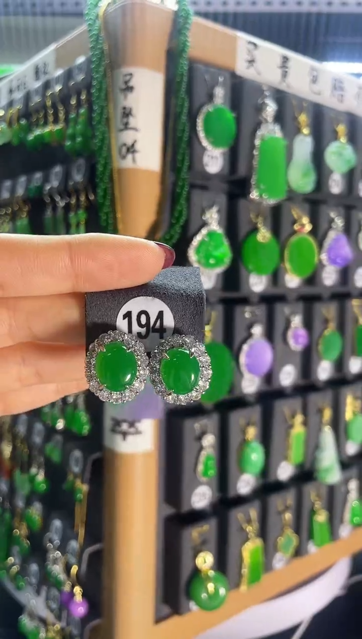 【闪购商品】翡翠耳饰银S925镶嵌194...